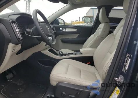 2022 Volvo Xc40 T5 Momentum z USA, uszkodzony, nr VIN YV4162UK3N2652954